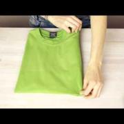 Come piegare una t-shirt in meno di 10 secondi!