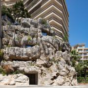 A Monte Carlo  una strepitosa abitazione iper-tecnologica costruita nella roccia. E dal nome birichino...
