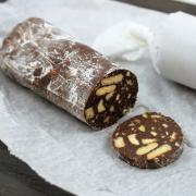 Salame di cioccolato realizzato con la colomba pasquale