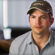 La sorpresa di Ashton Kutcher alla mamma 