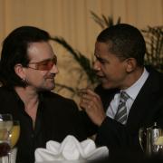 U2, Bono propone la soluzione per fermare l'Isis: «Mandate in Siria Amy Schumer e Chris Rock!»