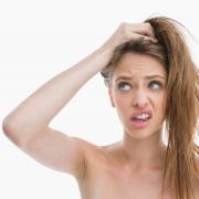 12 modi davvero efficaci per sconfiggere i capelli che tendono a incresparsi!
