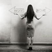 Troppe poche Donne over 50 a lavoro ... e scarsamente attive nel web!