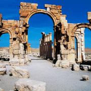 GUIDO OLIMPIO Inviato del Corriere della Sera da Washington, l’Isis torna a sfidare l’Occidente: distrutto l’Arco di Trionfo a Palmira