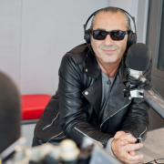Luca Carboni racconta traccia dopo traccia il suo nuovo album