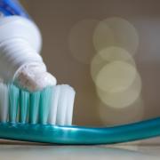 10 diversi modi di utilizzare il dentifricio