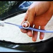 VIDEO: Pulire i fari dell'auto col dentifricio