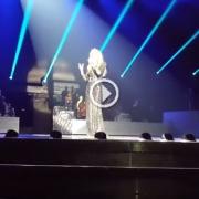 Celine Dion canta "Hello" di Adele