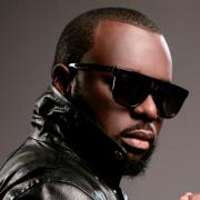 Maître Gims, il fenomenale autore di “Est-ce Que Tu M’Aimes” in diretta a RMC