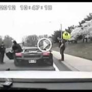 Fermano la Lamborghini per eccesso di velocità. Quello che succede dopo è incredibile!