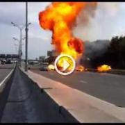 Un camion si ribalta. Scoppiano le bombole del gas in autostrada
