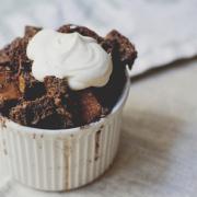 Coccolati con la torta al cioccolato pronta in due minuti