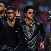 Bruno Mars pubblica il video di "24K Magic". Guardalo ora

