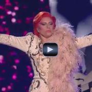 Grammy 2016: Il tributo di Lady Gaga a David Bowie 