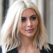 Kim Kardashian si fa bionda per il marito