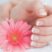 French Manicure? Falla così!