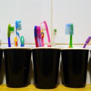 Ogni quanto bisogna cambiare spazzolini da denti, asciugamani e cuscini? Ecco finalmente la risposta!