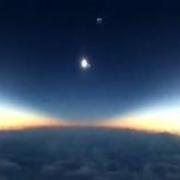 L''eclissi di sole vista dall'aereo 