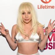 L'estate del 2016 mette in mostra il reggiseno!