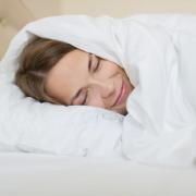 Perché capita di sobbalzare quando ci si è appena addormentati (e poi ci si sveglia)? Finalmente la risposta!
