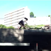 Scappano da scuola e si danno a pazze acrobazie: l’incredibile video delle ragazzine giapponesi!
