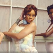 Rihanna lancia la sua linea di calze sexy