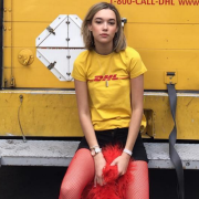 La maglietta con il logo DHL che sta conquistando tutti. Perché?
