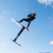 Maxime Rocher tenta di battere il record Monaco-Calvi in kite surf
