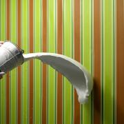 Geniale: ecco come provare un nuovo colore per la casa… senza rovinare le pareti!
