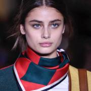 Il foulard: ecco come indossarlo!