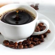 Sapevate che esiste un’ora ideale per bere il caffè? E… sorpresa, non è quella che voi pensate!
