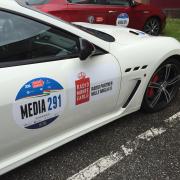 Mille Miglia: la partenza, tra applausi e sorrisi