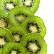 Geniale: ecco come sbucciare senza fatica un kiwi!
