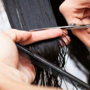 Sai quando è meglio tagliarsi i capelli?
