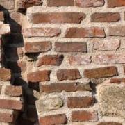 L’ILLUSIONE OTTICA DEL BUCO NEL MURO CHE FA IMPAZZIRE IL WEB.