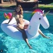 L'unicorno da piscina che fa impazzire le star