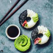 Reggetevi forte: è arrivato il sushi donut!