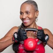 Ernestine Shepherd, la nonna body builder più in forma del mondo ha compiuto 80 anni