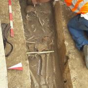 Incredibile ritrovamento a Taranto: abbracciati da 2000 anni.