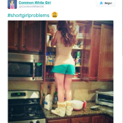 10 momenti che solo le ragazze basse possono capire