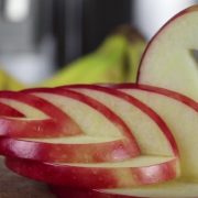 Food art: ecco come realizzare facilmente un cigno partendo da una mela
