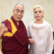 Lady Gaga Incontra il Dalai Lama e il governo cinese bandisce la sua musica