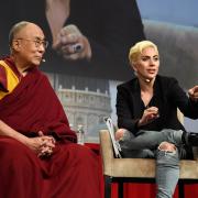 Lady Gaga incontra il Dalai Lama sul tema della "gentilezza"