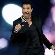 Lionel Richie a disagio circa la relazione tra sua figlia e Justin Bieber

