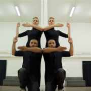 La coreografia "allo specchio" del duo francese Sadeck Waff   