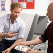 Il principe Harry fa il test dell'HIV in diretta su Facebook