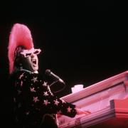Elton John  a favore della comunità gay africana