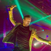 Cesare Cremonini ricorda Freddie Mercury cantando una sua canzone. Il video