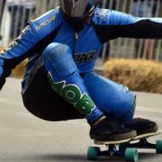 A 140 kilometri orari sullo skateboard. Il record di Kyle Wester 