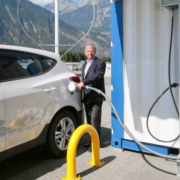 La prima stazione di servizio futuristica si trova in Svizzera